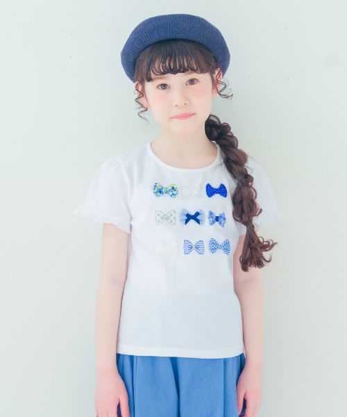 綿100％リボンモチーフフリル袖Tシャツ モデル着用イメージ（オフホワイト）