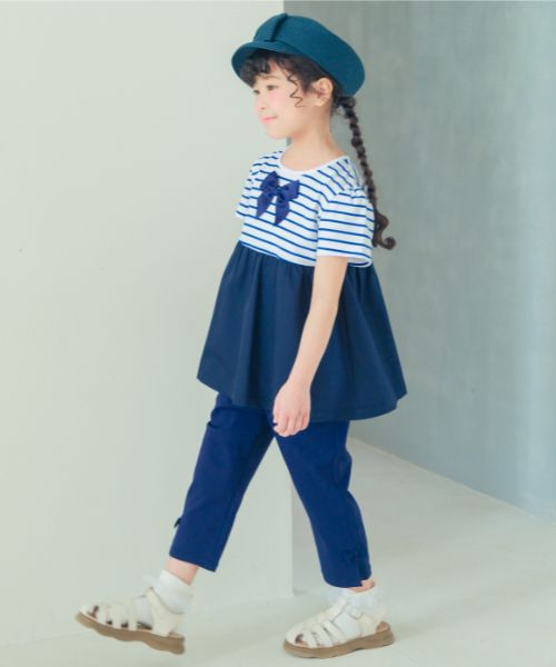 ストレッチツイル素材リボンつき７分丈パンツ モデル着用イメージ（ネイビー）