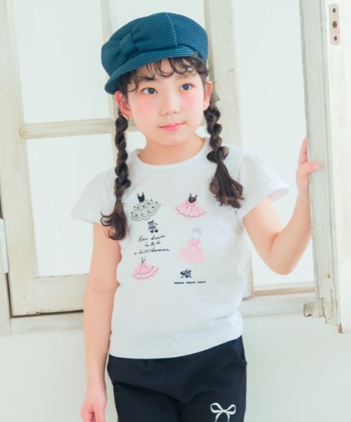 綿100％バレエプリントTシャツ モデル着用イメージ（オフホワイト）