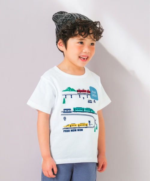 綿100％ 電車＆トンネル ワッペン Tシャツ モデル着用イメージ（オフホワイト）