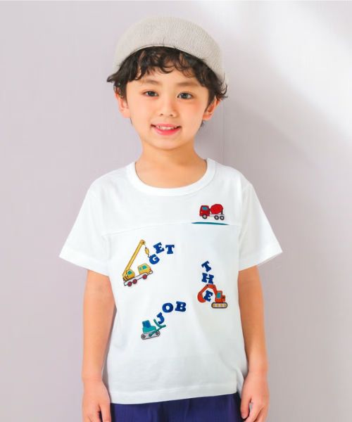 働く車 刺繍ワッペン Tシャツ モデル着用イメージ（オフホワイト）