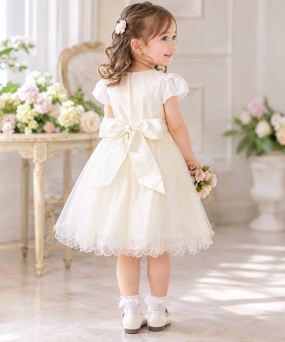 ベビー服 女の子 お花モチーフ付き重ね着風チュールドレス オフホワイト(11) モデル画像全身