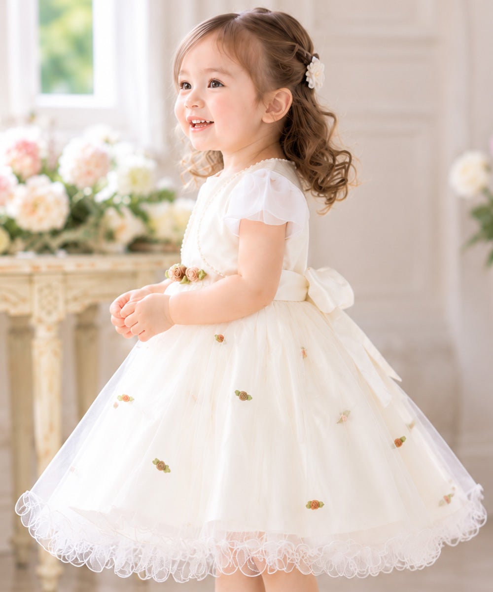 ベビー服 女の子 お花モチーフ付き重ね着風チュールドレス オフホワイト(11) モデル画像1