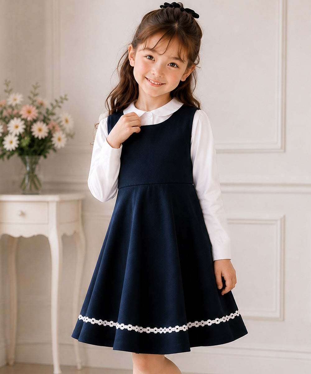 子供服 女の子 カジュアル 普段着 通学 通学着 裾お花レースフレアワンピース 紺(06) モデル画像アップ