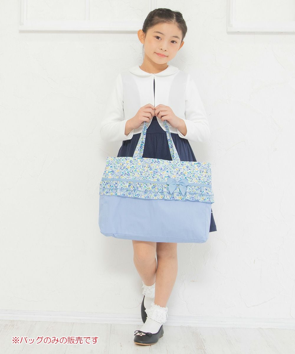 子供服 女の子 花柄フリルリボン付きトートバッグ ブルー(61) モデル画像全身
