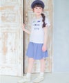 子供服 女の子 綿100％リボンプリント＆リボン付きラインストーンフリル袖 オフホワイト(11) モデル画像全身