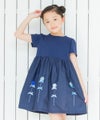 子供服 女の子花モチーフ＆リボンつきワンピース ネイビー(06) モデル画像アップ