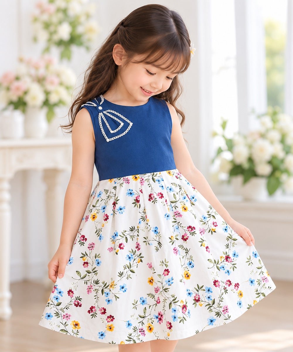子供服 女の子 日本製ウエスト切替え花柄 リボン付きワンピース ブルー(61) モデル画像アップ