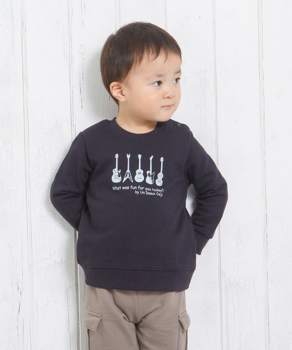 ベビー服 男の子 ベビーサイズギタープリント楽器シリーズ裏毛トレーナー ブラック(00) モデル画像4