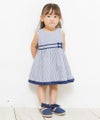 子供服 女の子 ベビーサイズストライプ柄ライン&リボン付きワンピース ネイビー(06) モデル画像全身
