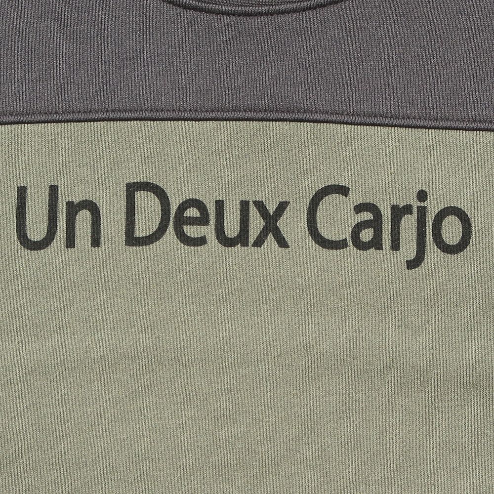 子供服 男の子 ロゴプリント＆カンガルーポケット裏毛トレーナー カーキ(82) デザインポイント1