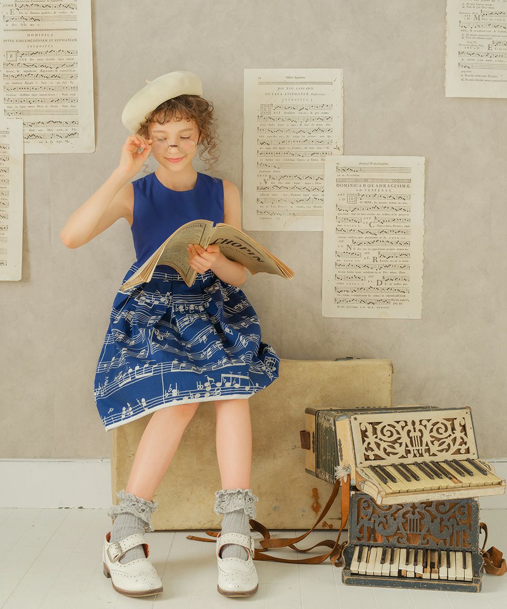 子供服 女の子 日本製音符ワンピース ブルー(61) モデル画像4