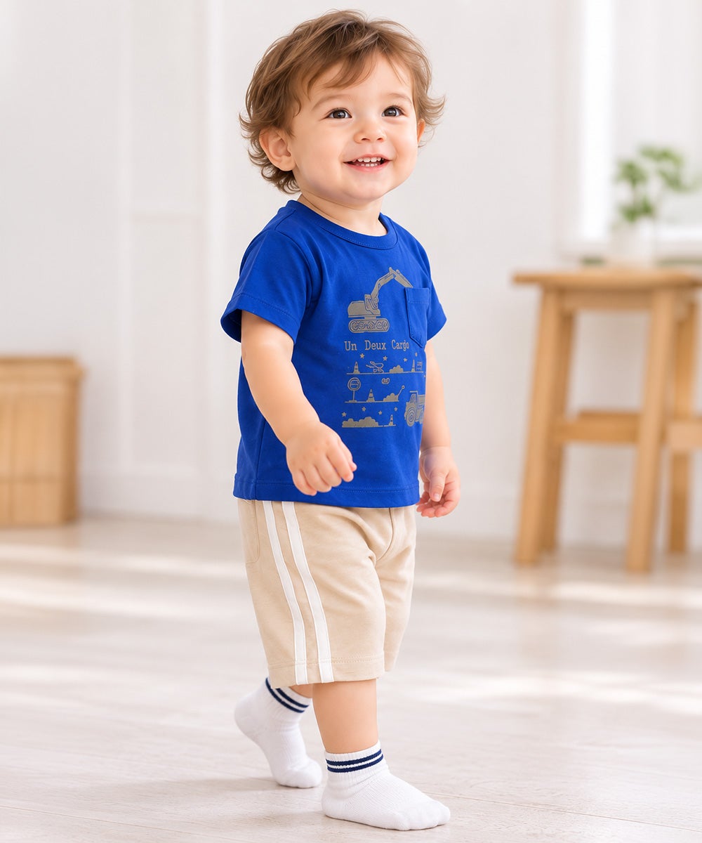 ベビー服 男の子 綿100％ショベルカープリントTシャツ ブルー(61) モデル画像全身