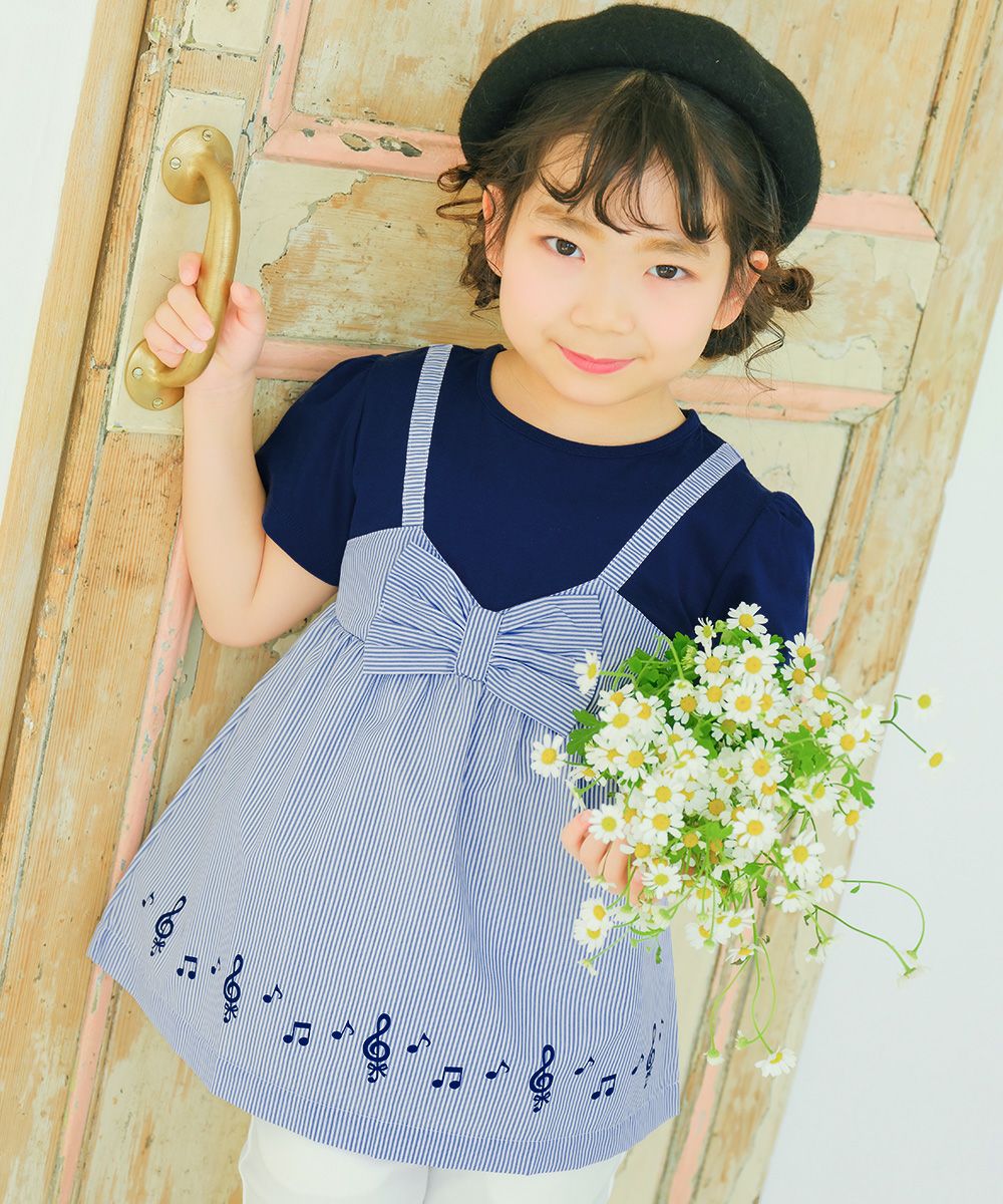ベビー服 女の子 ストライプ柄リボン付き音符プリント重ね着風Aライン ネイビー(06) モデル画像全身