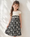 子供服 女の子 結婚式　発表会　誕生日　リボンつき花柄タック ホワイト×ブラック(10) モデル画像アップ