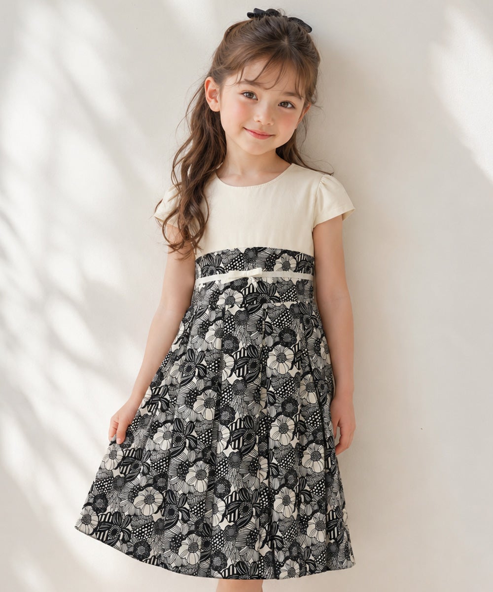 子供服 女の子 結婚式　発表会　誕生日　リボンつき花柄タック ホワイト×ブラック(10) モデル画像アップ