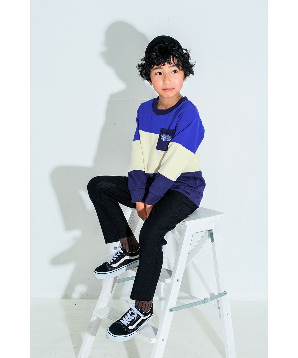 子供服 男の子 ポケット＆ロゴ付き三色切り替えトレーナー ネイビー(06) モデル画像