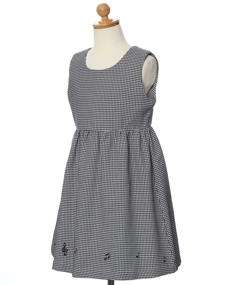 子供服 女の子 千鳥柄　音符　刺繍　ギャザー　ワンピース ホワイト×ブラック(10) トルソー斜め