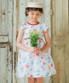 子供服 女の子 花柄 リボン ワンピース オフホワイト(11) モデル画像アップ