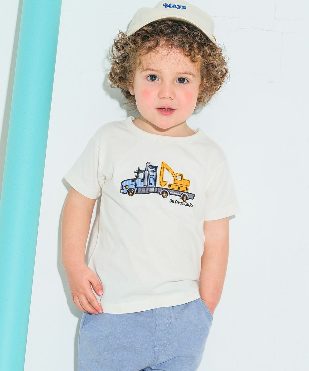 ベビー服 男の子 綿100％ 乗り物  働く車 ショベルカー刺繍 Tシャツ アイボリー(12) モデル画像アップ