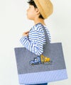 子供服 男の子 はたらく車 ストライプ ダンガリー レッスンバッグ マチ付き ネイビー(06) モデル画像1
