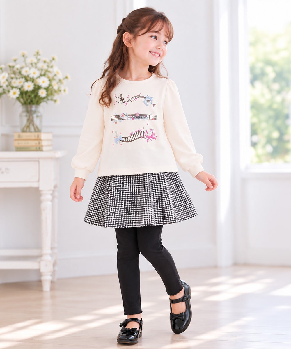 ベビー服 女の子 千鳥柄 10分丈 スカッツ ホワイト×ブラック(10) モデル画像全身