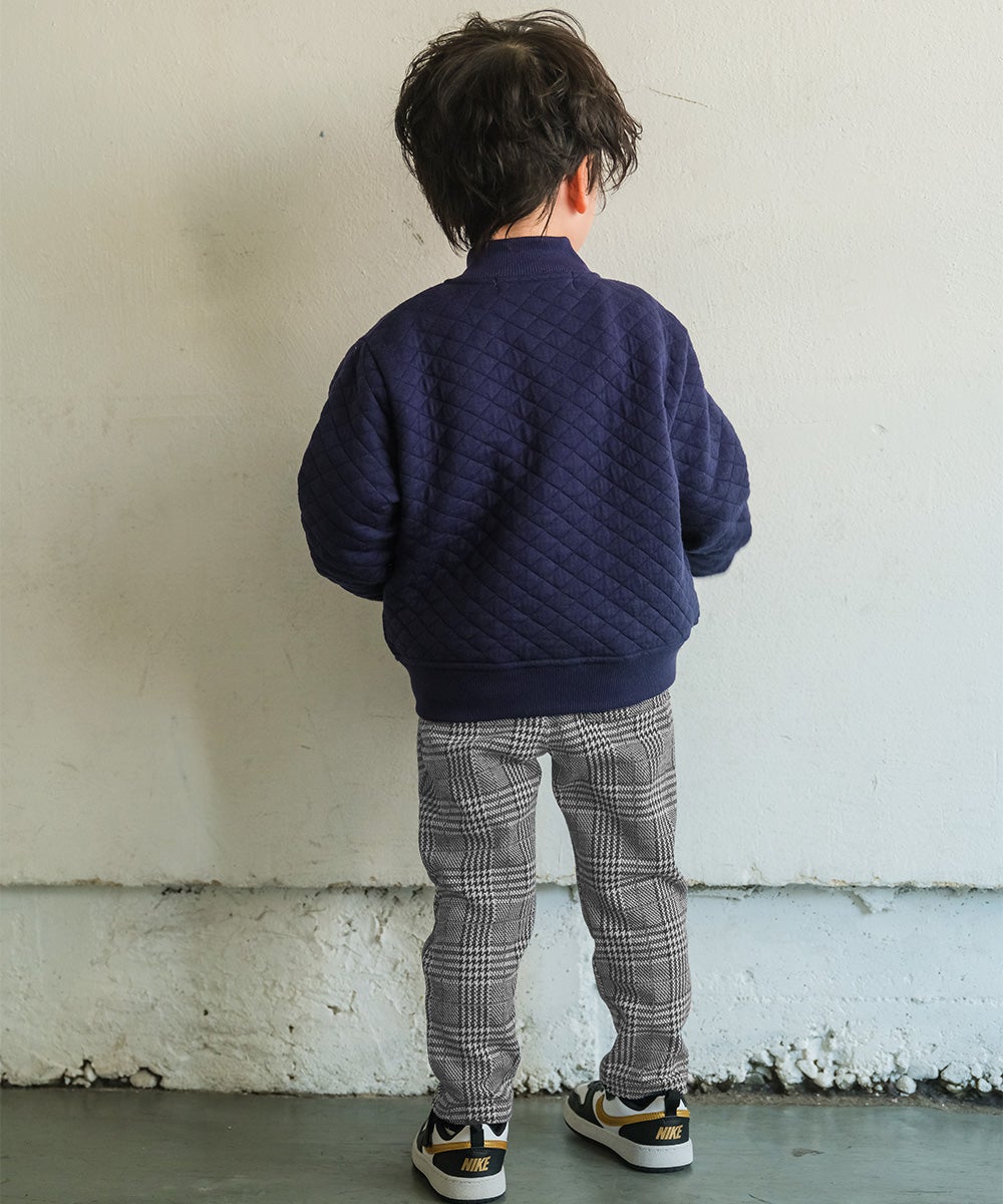 ベビー服 男の子 キッズ キッズファッション パーカー キルティング 電車 乗り物 ワッペン ファスナー ポケット アウター ネイビー(06) モデル画像全身