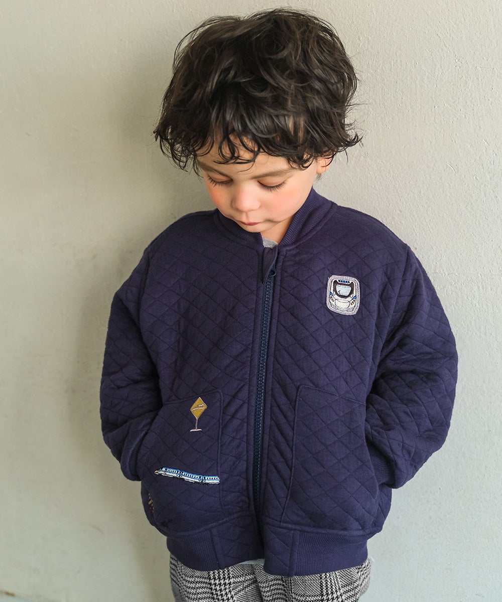 ベビー服 男の子 キッズ キッズファッション パーカー キルティング 電車 乗り物 ワッペン ファスナー ポケット アウター ネイビー(06) モデル画像1