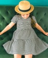 ベビー服 女の子 綿100％ ボーダー リボン 音符刺繍 ワンピース ホワイト×ブラック(10) モデル画像アップ