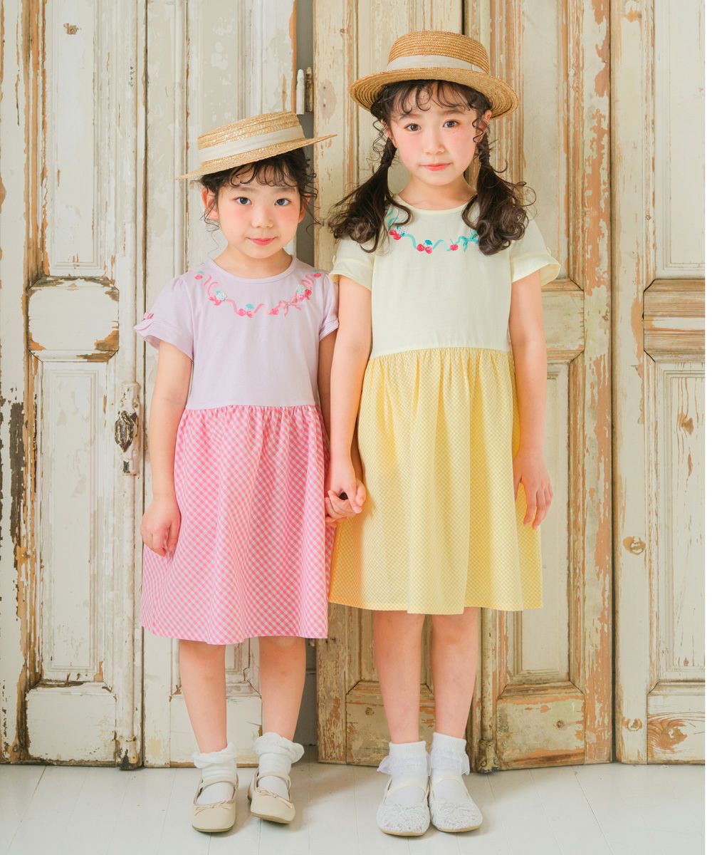 ベビー服 女の子 さくらんぼ柄 リボン付き ギンガムチェック  ドッキングワンピース ピンク(02) モデル画像アップ