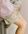 ベビー服 女の子 日本製 綿100％ 小花柄 ショートパンツ ベージュ(51) モデル画像全身