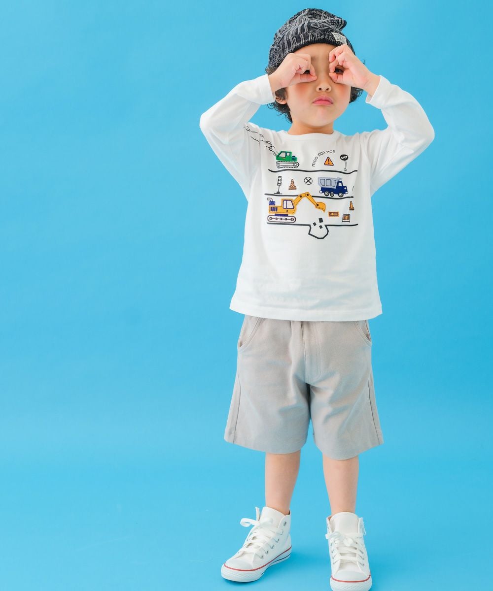 ベビー服 男の子 働く車 アップリケ 長袖Tシャツ オフホワイト(11) モデル画像全身