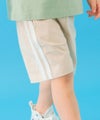 ベビー服 男の子 サイドライン ハーフパンツ ベージュ(51) モデル画像全身