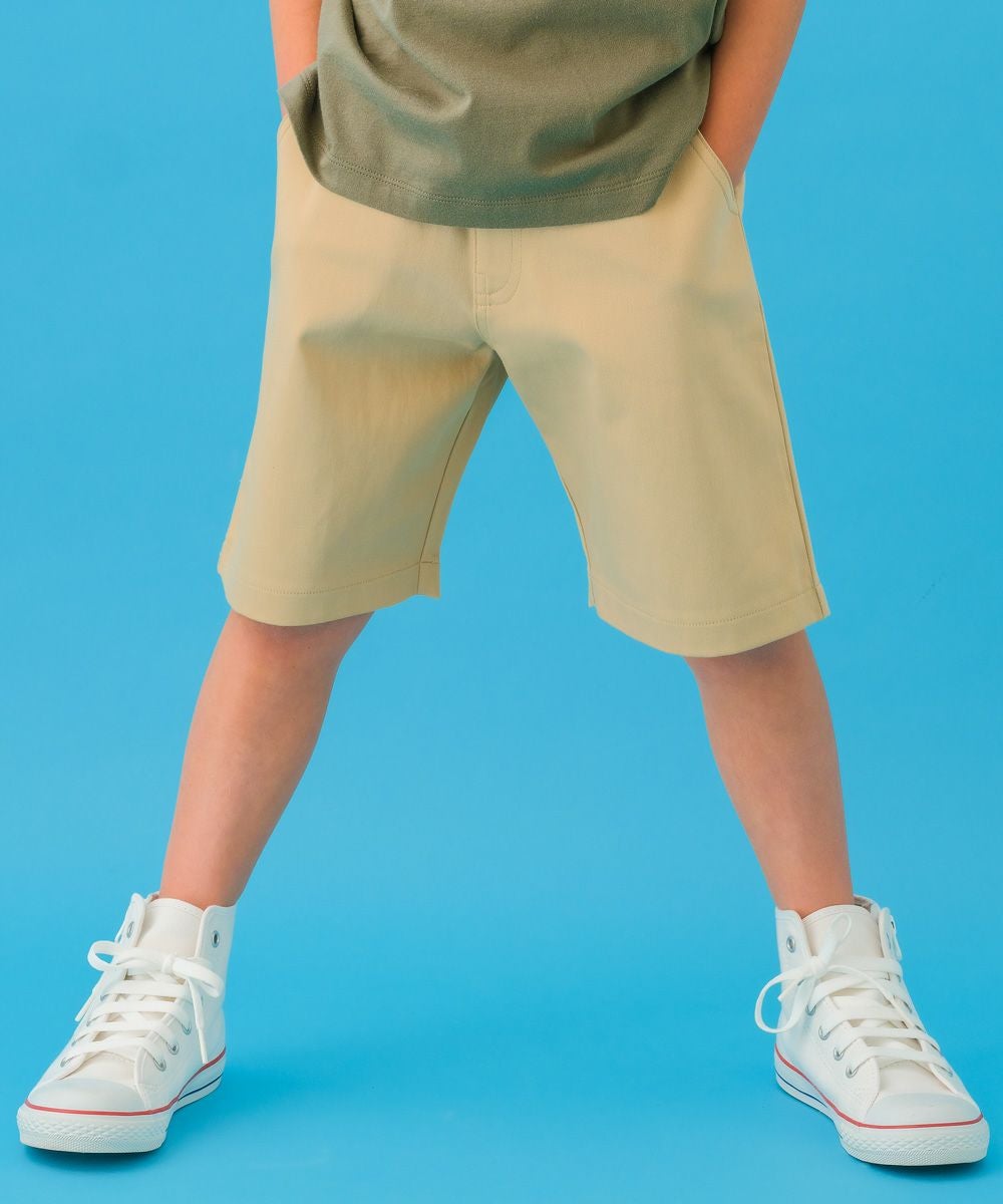 子供服 男の子 ロゴ付きポケット ハーフパンツ ベージュ(51) モデル画像アップ