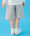 ベビー服 男の子 綿100％ ロゴ ハーフ丈 パンツ グレー(09) モデル画像全身