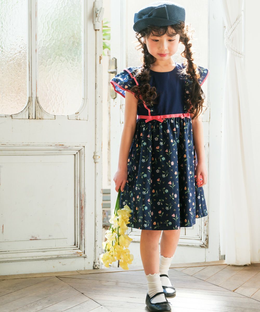子供服 女の子 日本製 綿100％ リバティプリント使用 花柄 フリル ワンピース ネイビー(06) モデル画像1