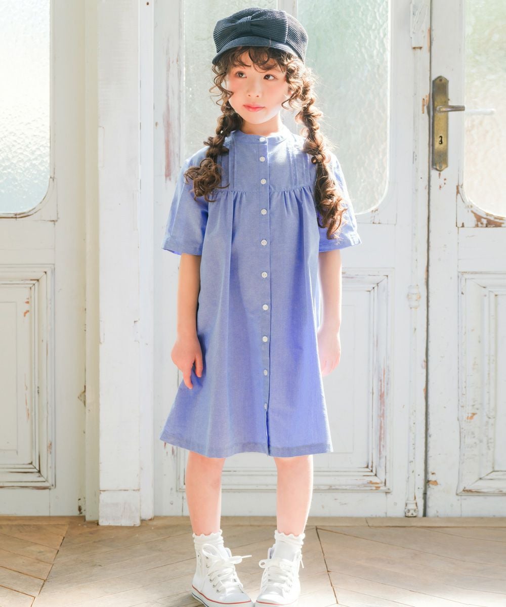 ベビー服 女の子 丸首 前開き シャツワンピース ブルー(61) モデル画像1