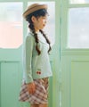 子供服 女の子 チェリー刺繍 重ね着風 飾りボタン 裏毛トレーナー グリーン(08) モデル画像1