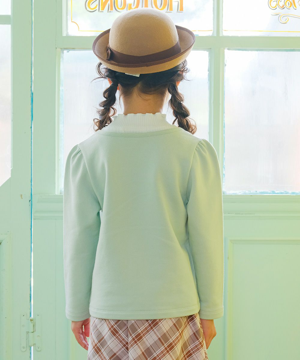 子供服 女の子 チェリー刺繍 重ね着風 飾りボタン 裏毛トレーナー グリーン(08) モデル画像2
