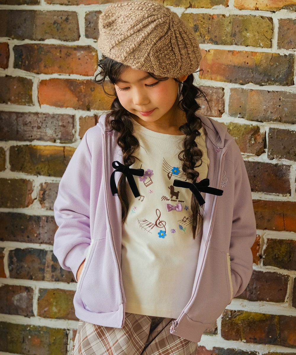 ベビー服 女の子 綿100％ 音符 ロゴ プードル刺繍 Tシャツ オフホワイト(11) モデル画像アップ