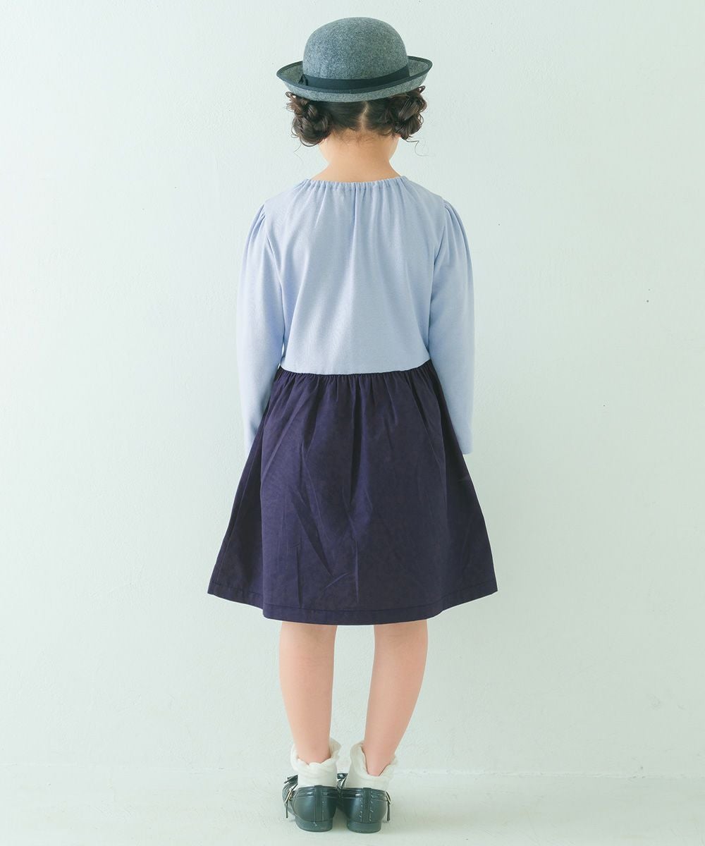 ベビー服 女の子 馬車 お城 ロゴ お花 刺繍 リボンつきドッキングワンピース ブルー(61) モデル画像11