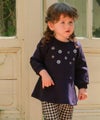 ベビー服 女の子 お花モチーフ付き Aライン 裏毛トレーナー ネイビー(06) モデル画像1