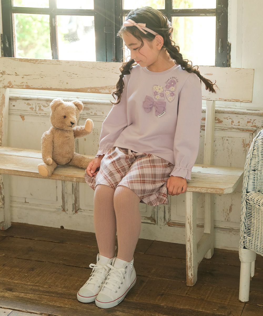ベビー服 女の子 リボン刺繍 お花モチーフ付き 裏毛トレーナー パープル(91) モデル画像全身