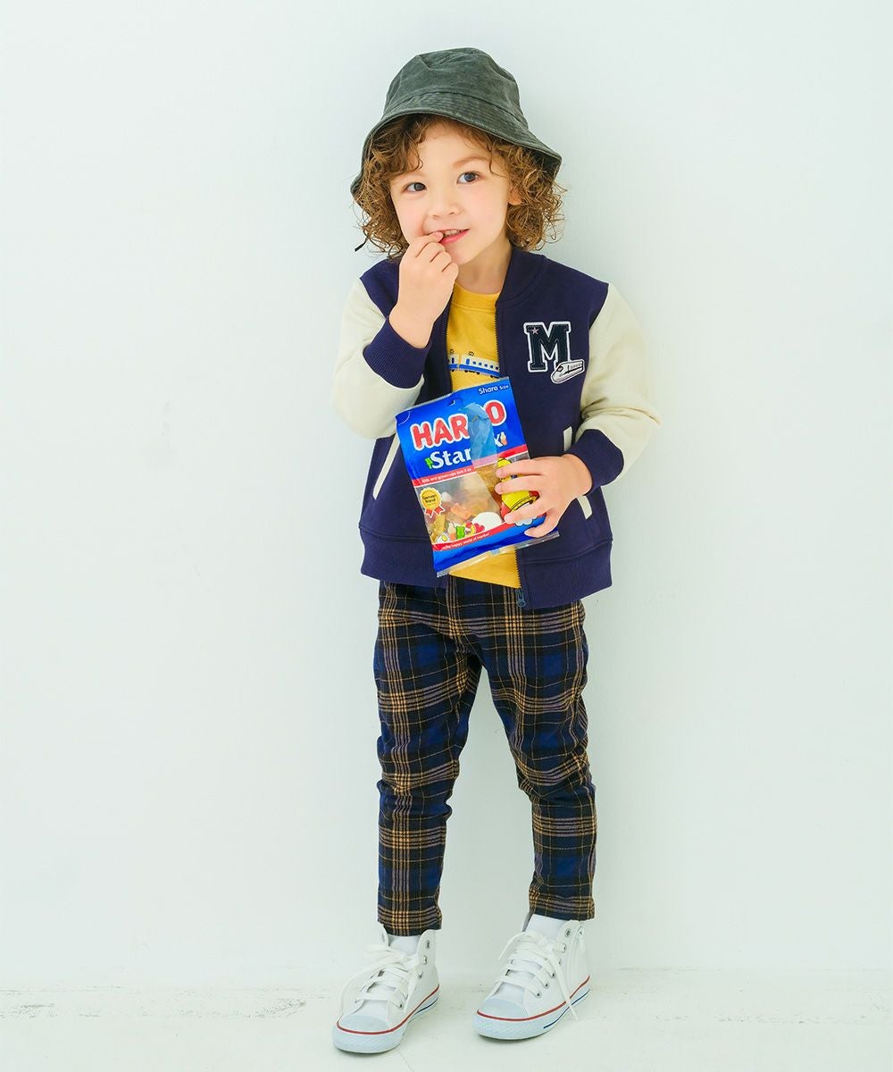 ベビー服 男の子 ロゴ 電車ワッペン ジップアップ 裏毛ジャケット ネイビー(06) モデル画像全身