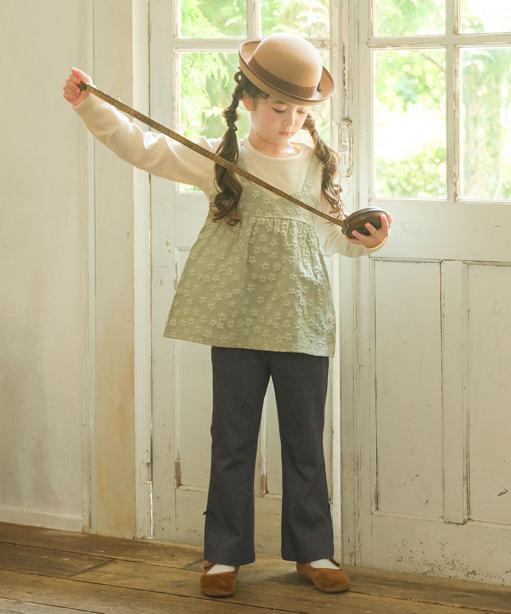 ベビー服 女の子 花柄キャミソール 重ね着風Tシャツ グリーン(08) モデル画像全身