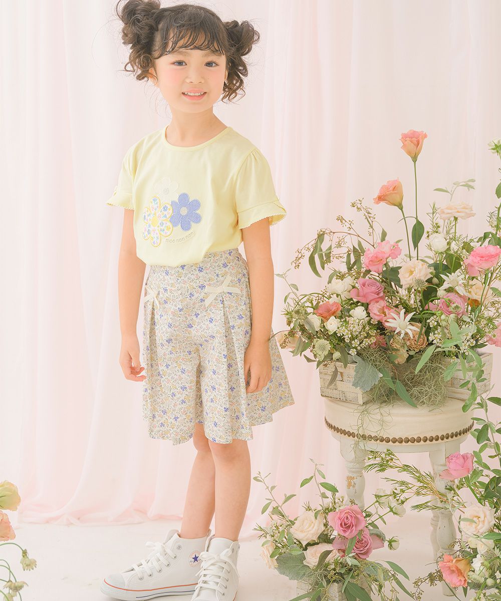 子供服 女の子 綿100％小花柄リボンつき キュロットパンツ イエロー(04) モデル画像全身