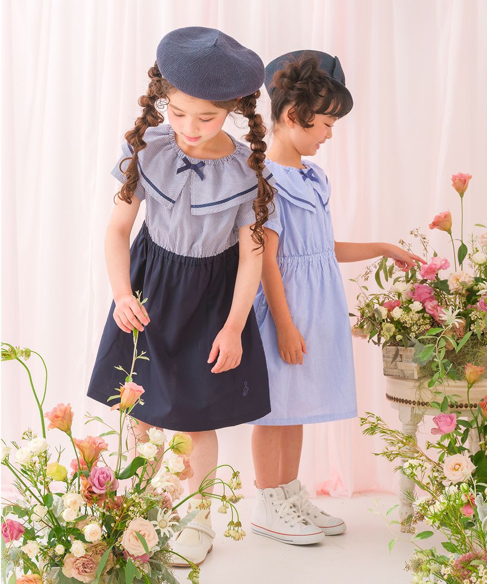 子供服 女の子 ストライプ柄 リボン襟付き 音符刺繍ワンピース ネイビー(06) モデル画像3