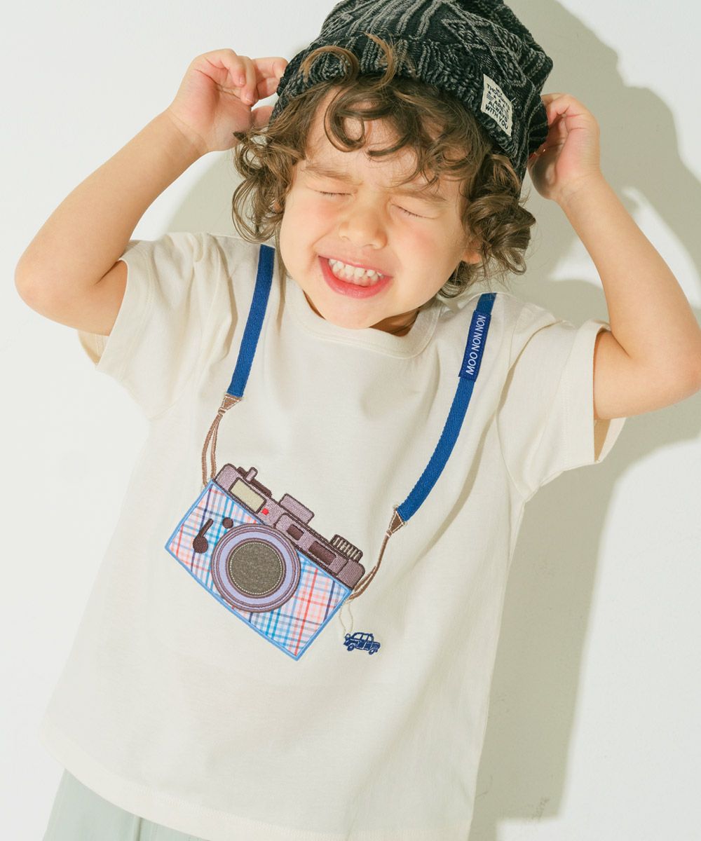 ベビー服 男の子 綿100％ チェック柄カメラモチーフ 車刺繍Tシャツ アイボリー(12) モデル画像3