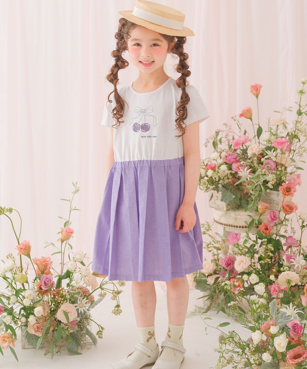 子供服 女の子 チェリー ロゴ刺繍 プリーツ風ドッキングワンピース パープル(91) モデル画像アップ