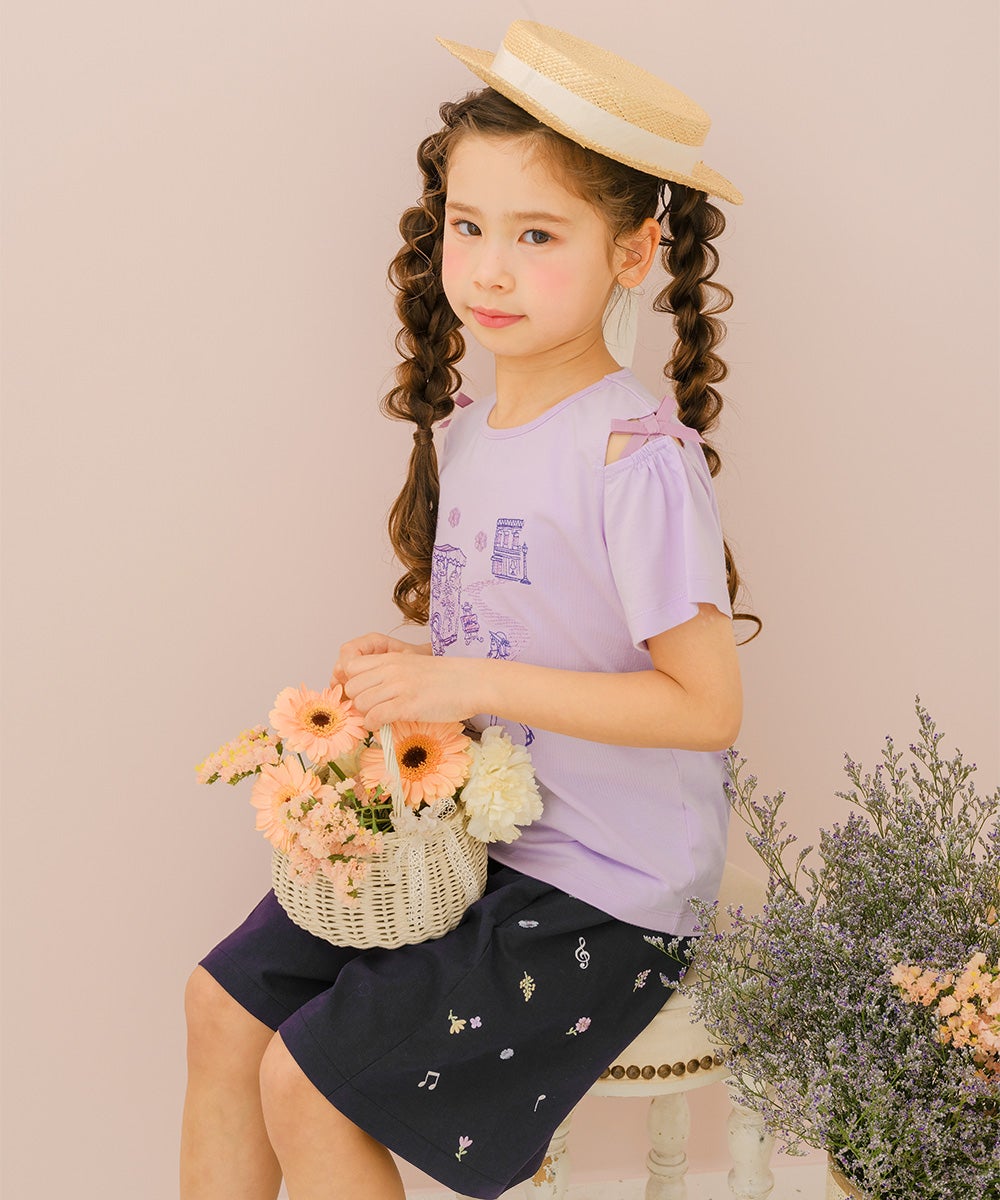 子供服 女の子 子ども服 こども服 キッズ ジュニア 綿100％ パリ風景 刺繍 お花 モチーフ付き 肩あき パープル(91) モデル画像全身